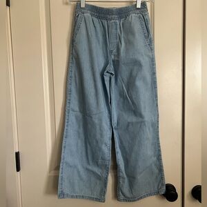 light wash, wide leg Gap kids jeans, size L, elastic waist, no flaws